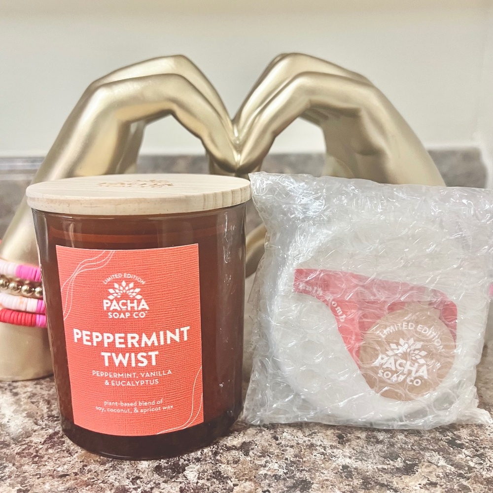 Brand New Personal Care Peppermint Twist Candle and Bath Bomb Set